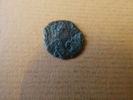 uralte Bronzemünze    14 mm     0.85 g