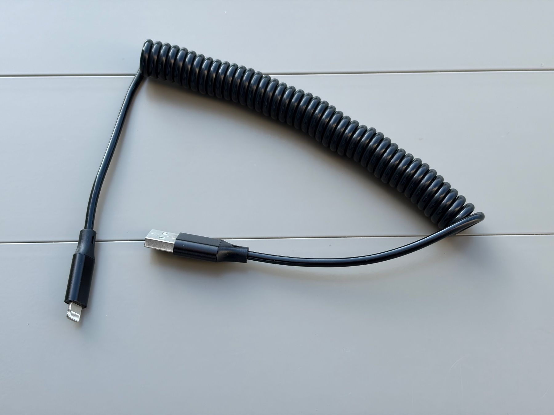 Cavi: Cable spirale USB to Lightening – Usato da Les Monts-de-Corsier venduto da Sandok 1