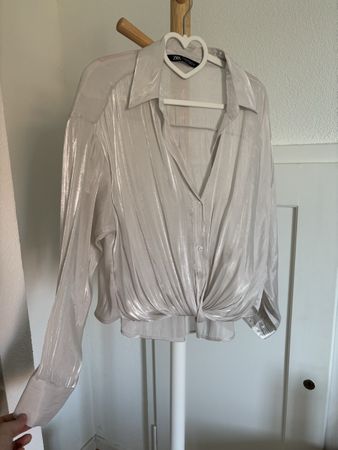 schöne glänzende Bluse von Zara