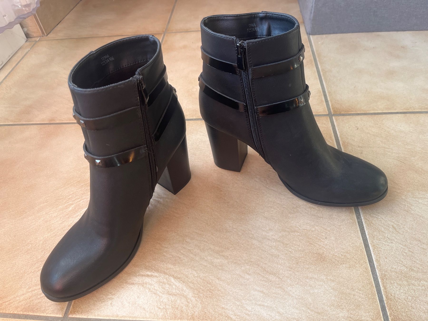 Scarpe da donna: Chaussures, bottines à talons MyB taille 41 – Usato da Vernayaz venduto da Darkfrost 1