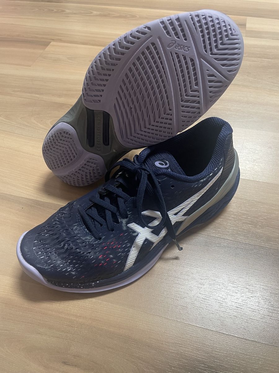 Asics Schuhe für Mädchen: asics Hallenturnschuh Gr38 – Gebraucht aus Langenthal von littlegirls