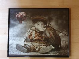 Puzzle kleiner Junge im schwarzen Bilderrahmen