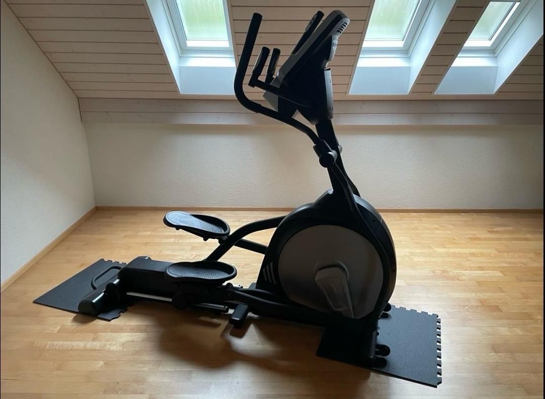 Sole Hometrainer: Sole E25 Ellipsentrainer - Top Zustand! – Nuovo (secondo la descrizione) da Adliswil venduto da dor_vj6c