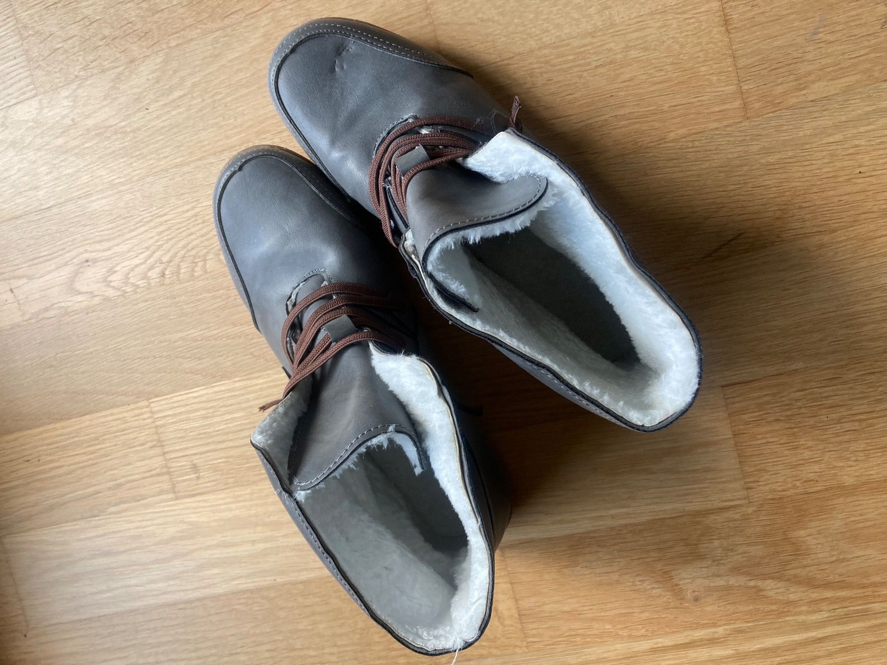 Scarpe da donna: Graue weiche Kunstlederstiefeletten – Nuovo (secondo la descrizione) da Zürich venduto da beckybron 1