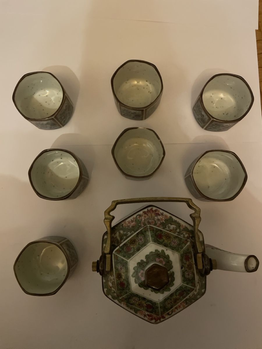 Set di piatti: Tee-Set, Teekanne mit 7 Tassen – Usato da Schaffhausen venduto da Kolibri023