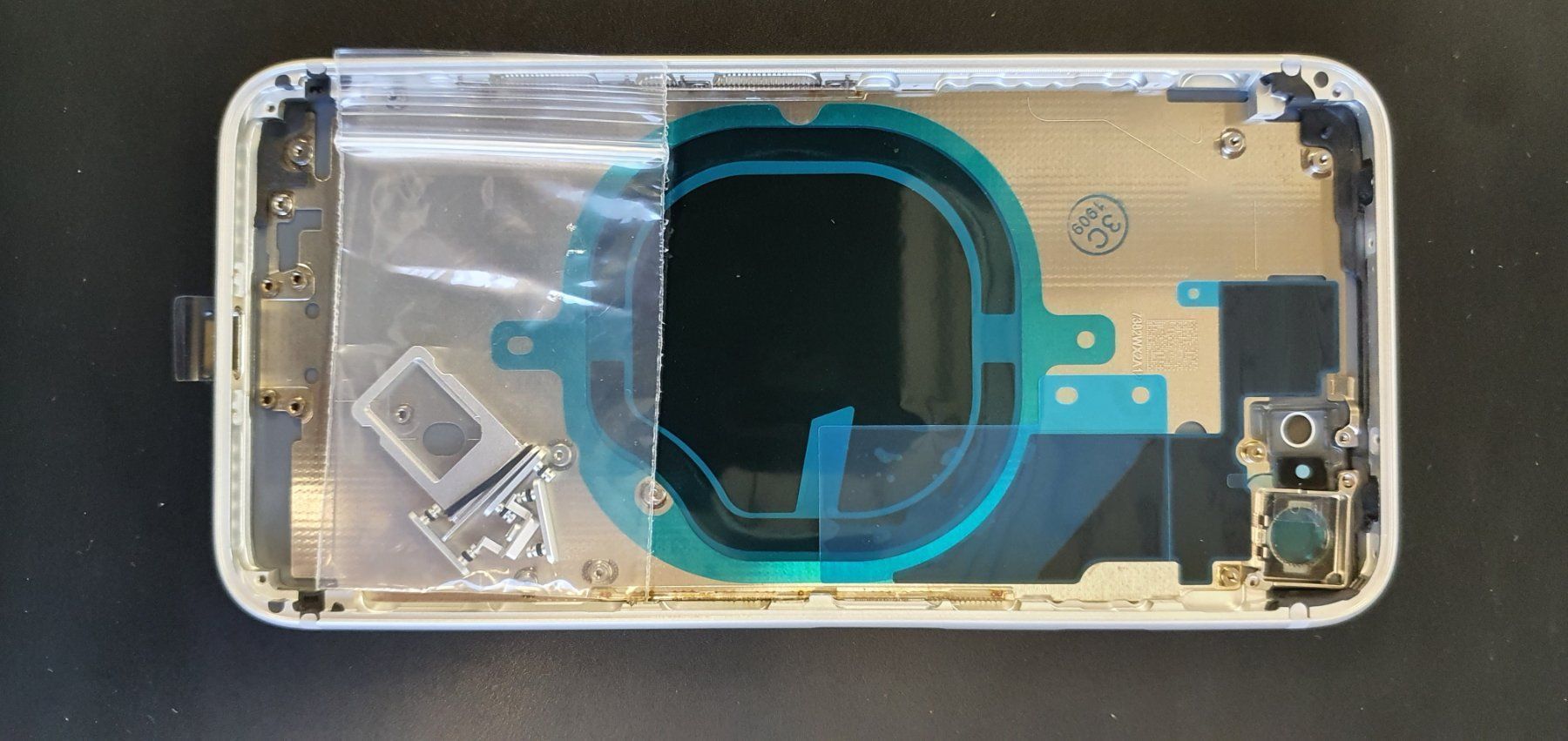 Apple Telefoni cellulari / Smartphones: Iphone 8 weiss Backcover Alu gefräst – Nuovo e nell'imballaggio originale da Freienstein venduto da GCC_GmbH