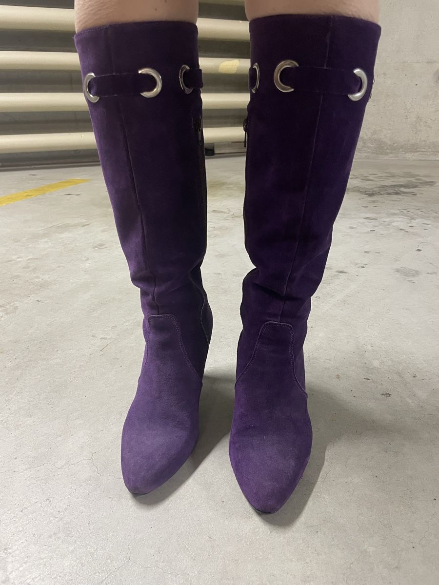 Damenschuhe: Purple Suede Boots, Eye-Catching Design, Size 39 – Gebraucht aus Cham von vsgesser 1
