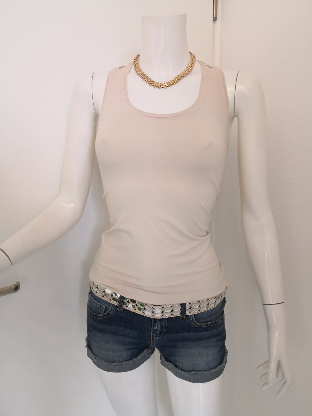Mango Top: 🤩MANGO TANK-TOP BEIGE – Usato da Olten venduto da Naja-Twins-Twins