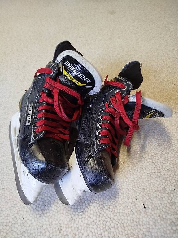 Pattini da ghiaccio: Bauer Schlittschuhe Grösse 2D – Usato da Kriechenwil venduto da 2jossy 1
