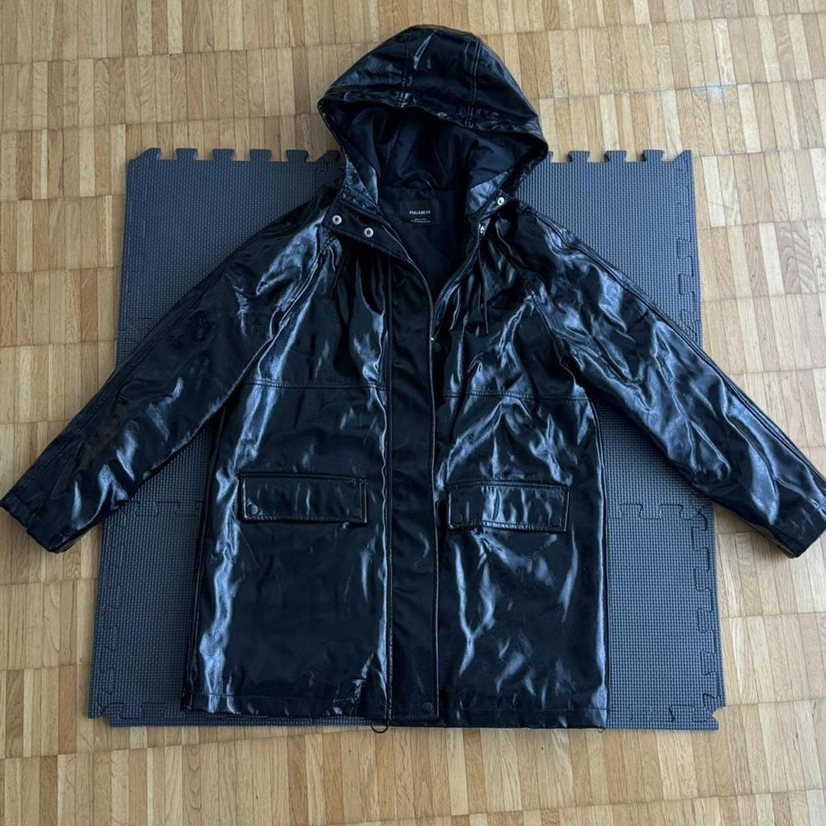 Pull&Bear Jacken: Regenjacke Pull&Bear schwarz glänzend – Gebraucht aus Alchenflüh von hel_n6bm