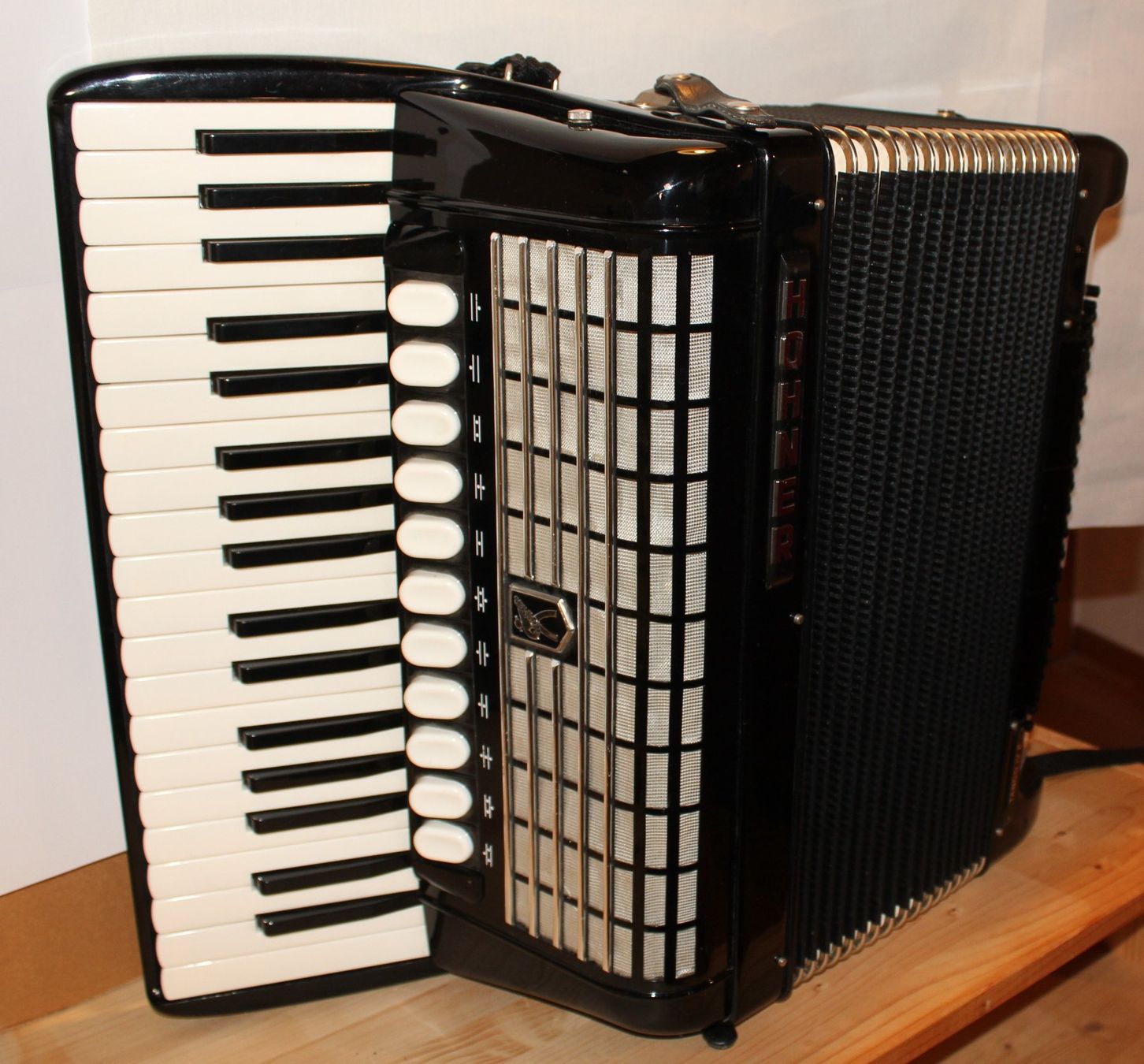 Hohner Musikinstrumente: Akkordeon  Hohner Tango IV P – Gebraucht aus Lommiswil von samburi 2