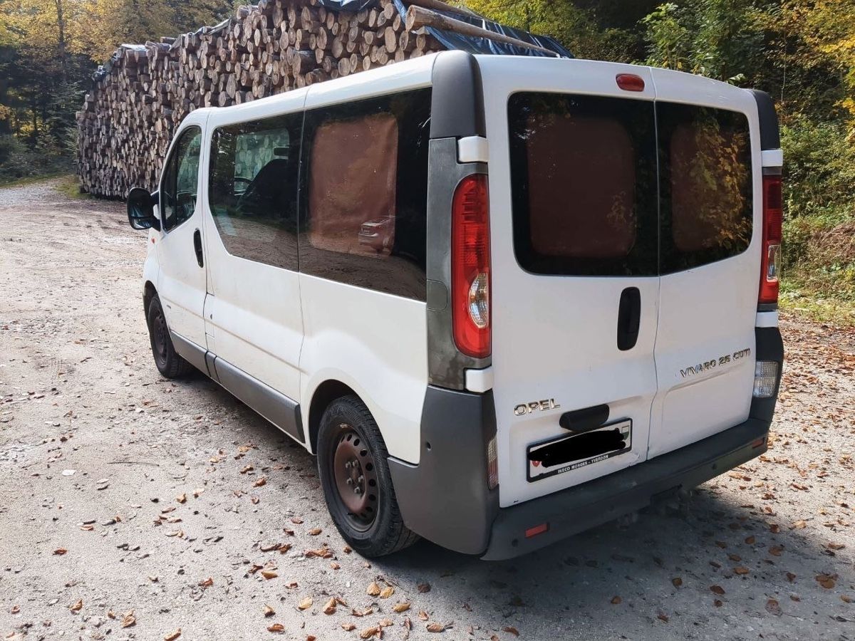 Opel Veicoli da campeggio: Opel Vivaro 2.5 cdti Camper – Usato da Biel/Bienne venduto da balurdo 2