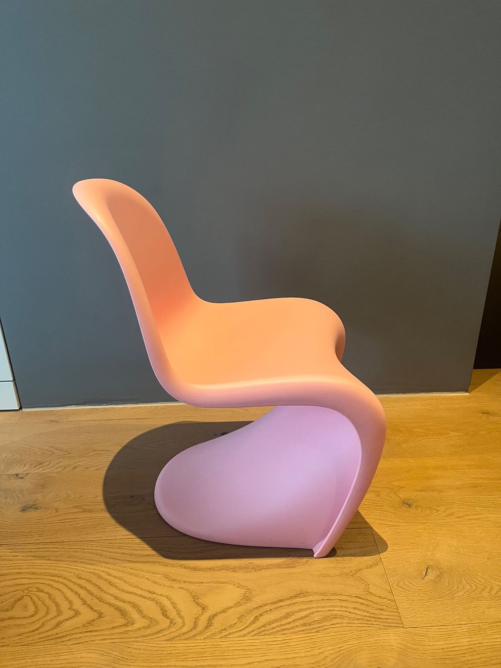 Vitra Stühle: Vitra Verner Panton Kinderstuhl rosa – Gebraucht aus Windisch von  1