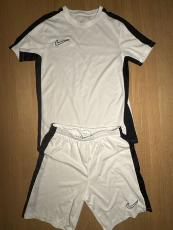 Nike Fussball Dress, Top Zustand, Gr. M, Sommer Sale!