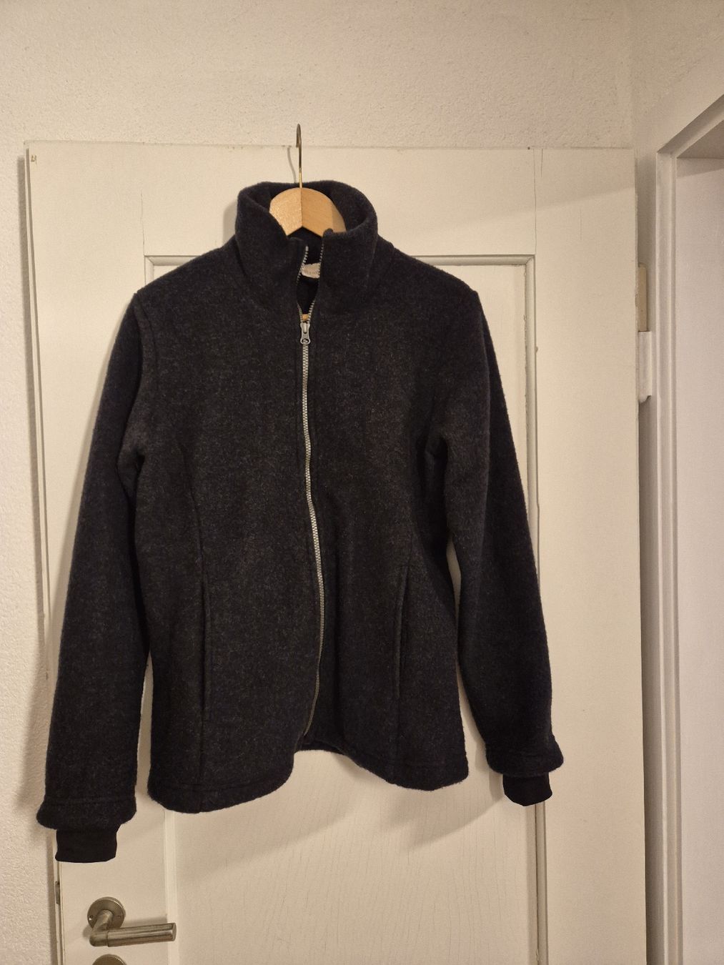 Jacken: Jacke Engel 100%Wolle Anthrazit  – Neu (gemäss Beschreibung) aus Wald ZH von beauci05