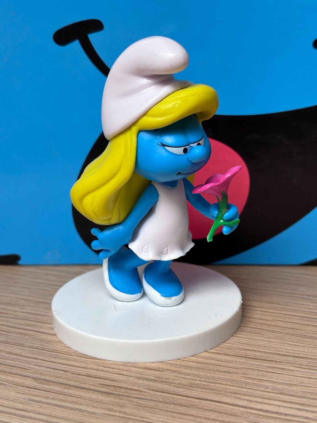 Statuette: Schlumpfine mit Blume auf Sockel / Peyo – Usato da Lyss venduto da Duckszone