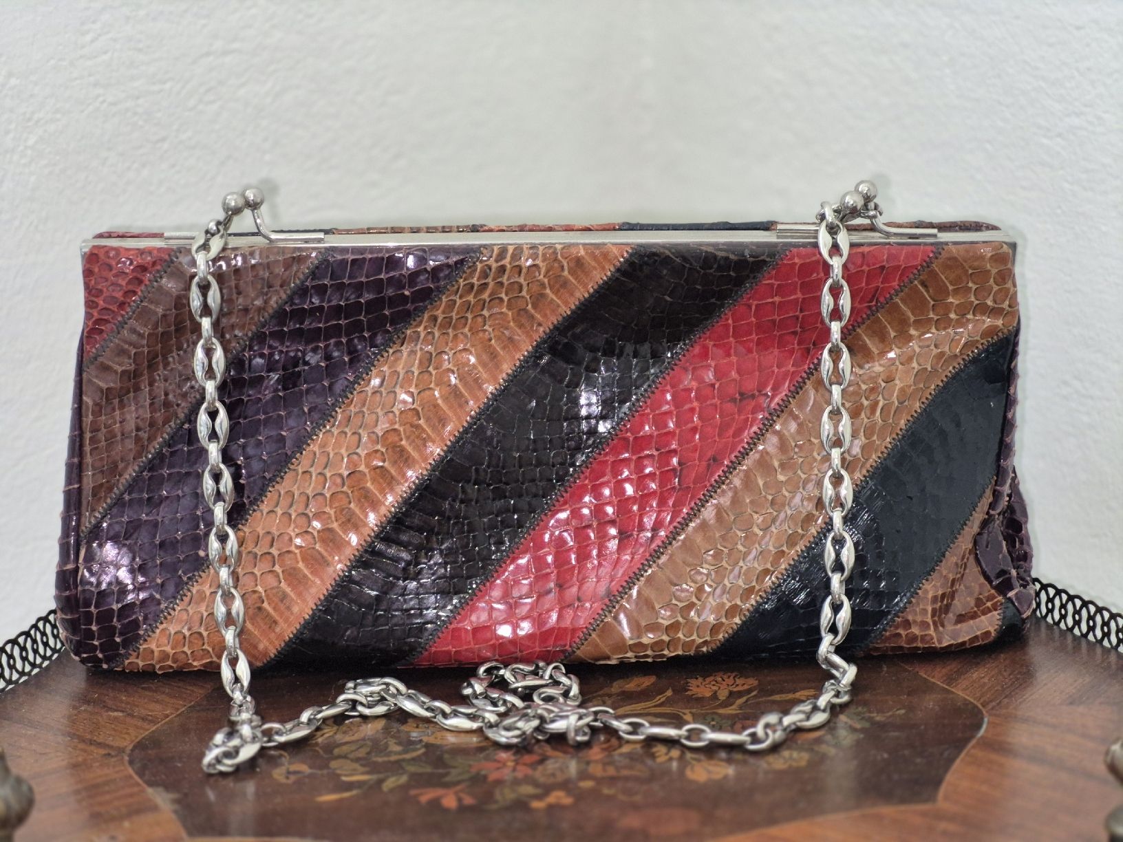 Sacs femmes: Borsa patchwork pitone multicolore con catena usata – D'occasion à Locarno par deo_qtw8
