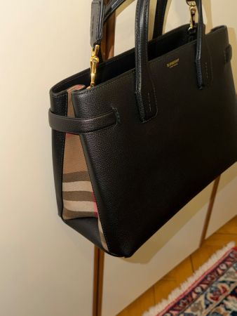 Neue Burberry Handtasche, Schwarz - ein Muss für He...