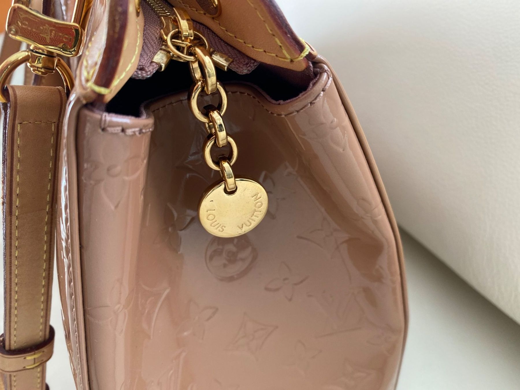 Louis Vuitton Taschen für Damen: LOUIS VUITTON Brea GM Rose Velours Monogram Vernis – Neu (gemäss Beschreibung) aus Winkel von ferrari2022 8