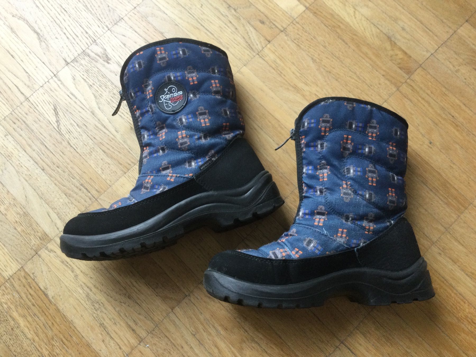 Scarpe per ragazzi: Kinder Stiefel / Boots, Gr 35 – Usato da Zürich venduto da VorlonShadow 1
