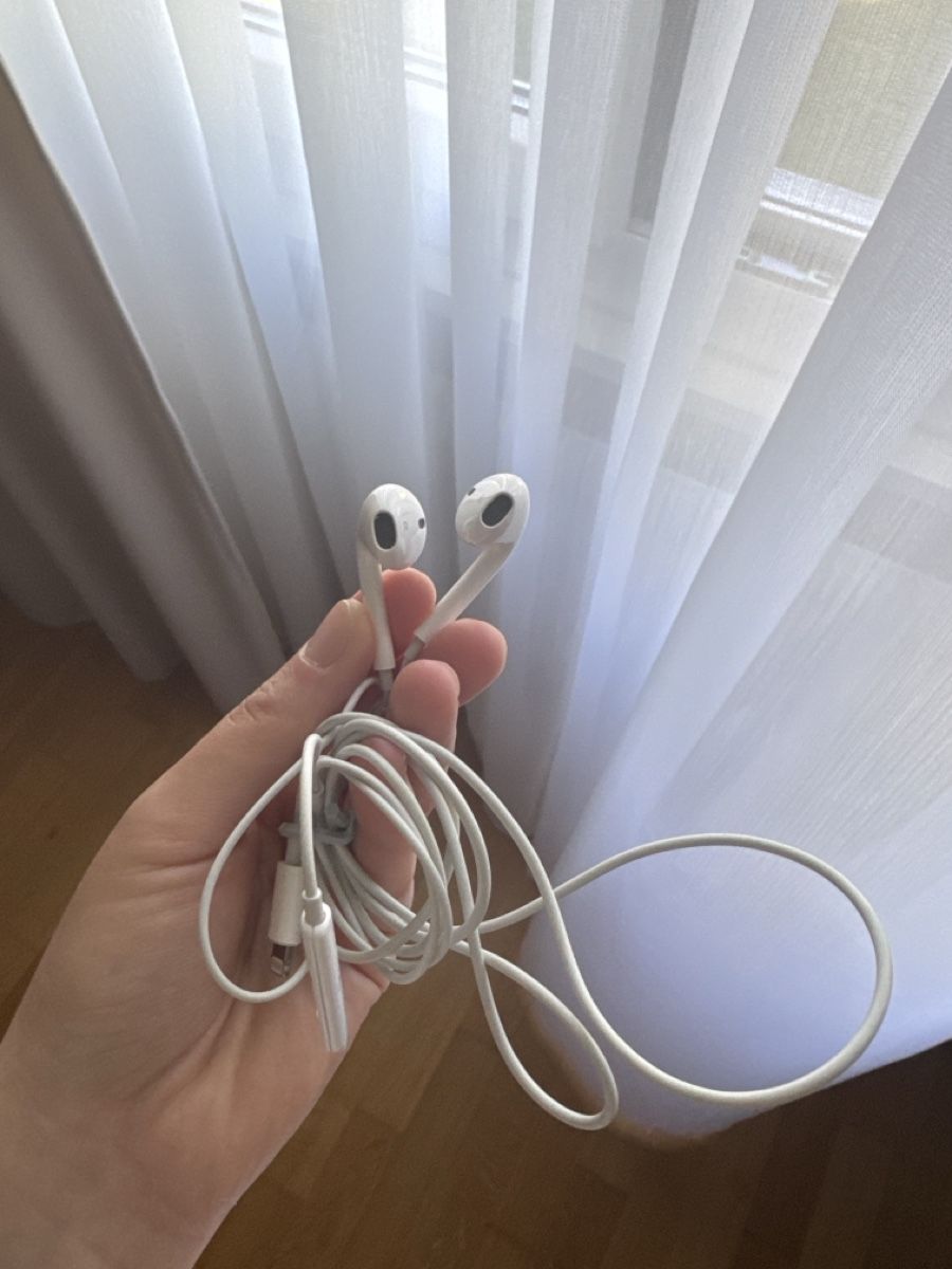 Apple Casques audio: Apple Earpods lightning – D'occasion à Zug par deelowdent