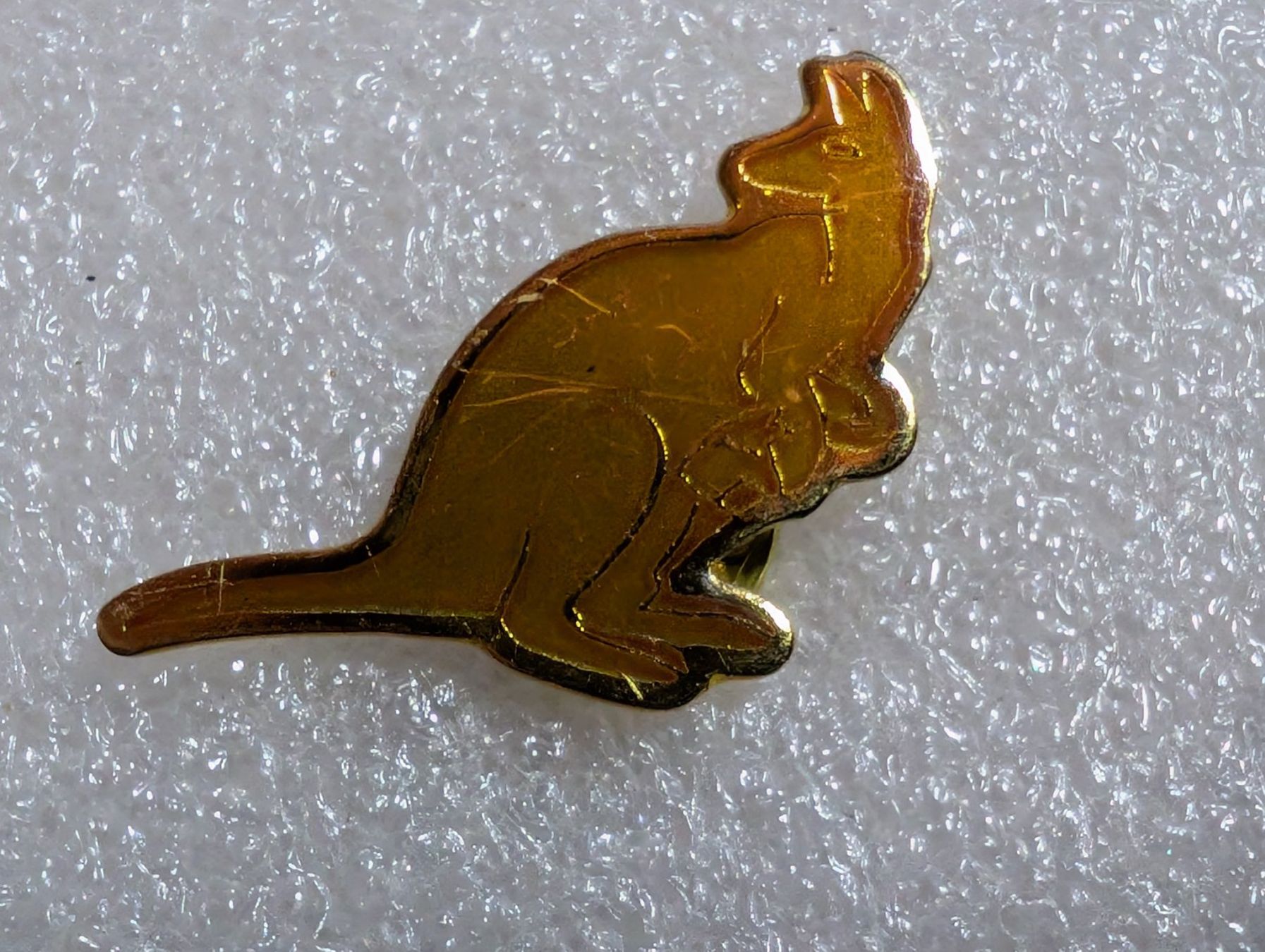 Plaketten & Abzeichen: Ansteckpin 245: Känguru – Gebraucht aus Oppligen von Pin-Fall-Shop
