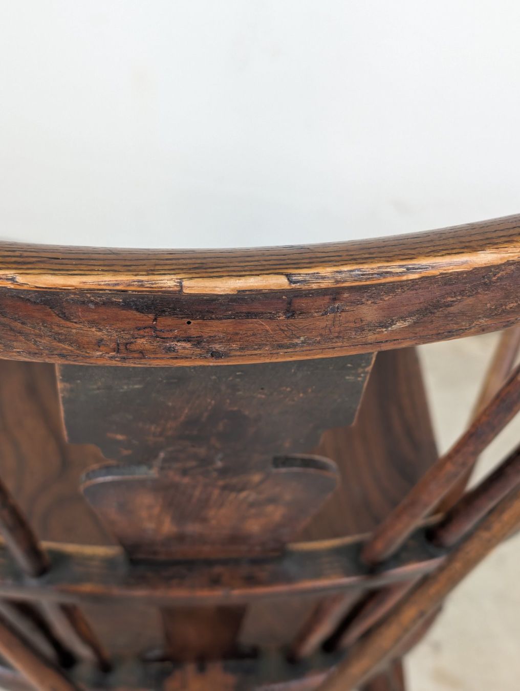 Sedie: Windsor Armlehnstuhl mit Patina – Usato da Winterthur venduto da Hint17 2