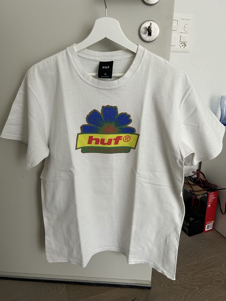 T-shirt: Huf Tshirt – Usato da Baar venduto da sirostoecklin