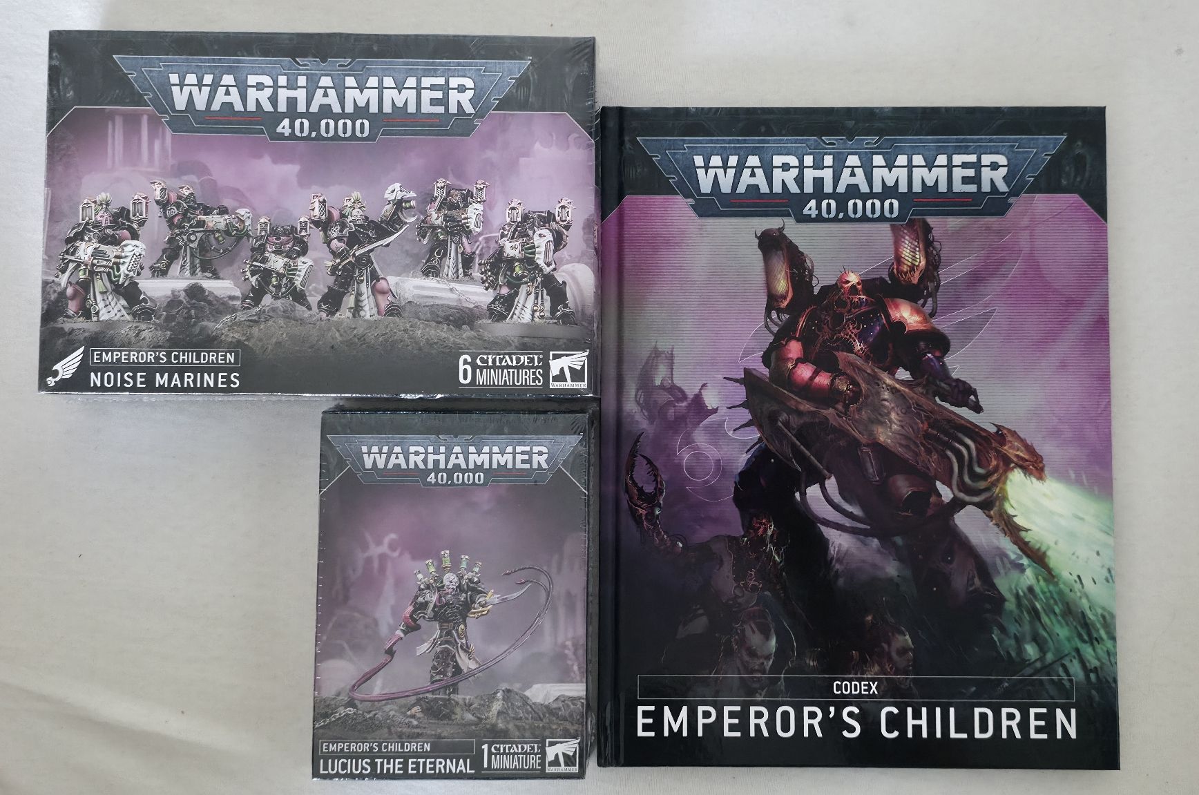 Giochi: Warhammer 40k Emperor's Children Lot - Codex + Figurines – Nuovo (secondo la descrizione) da La Chaux-de-Fonds venduto da Oxydro