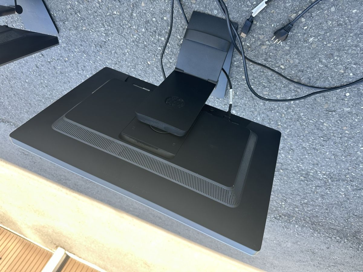 Monitor: HP Bildschirme zwei Stück  – Usato da Heerbrugg venduto da sha_6bxl 1
