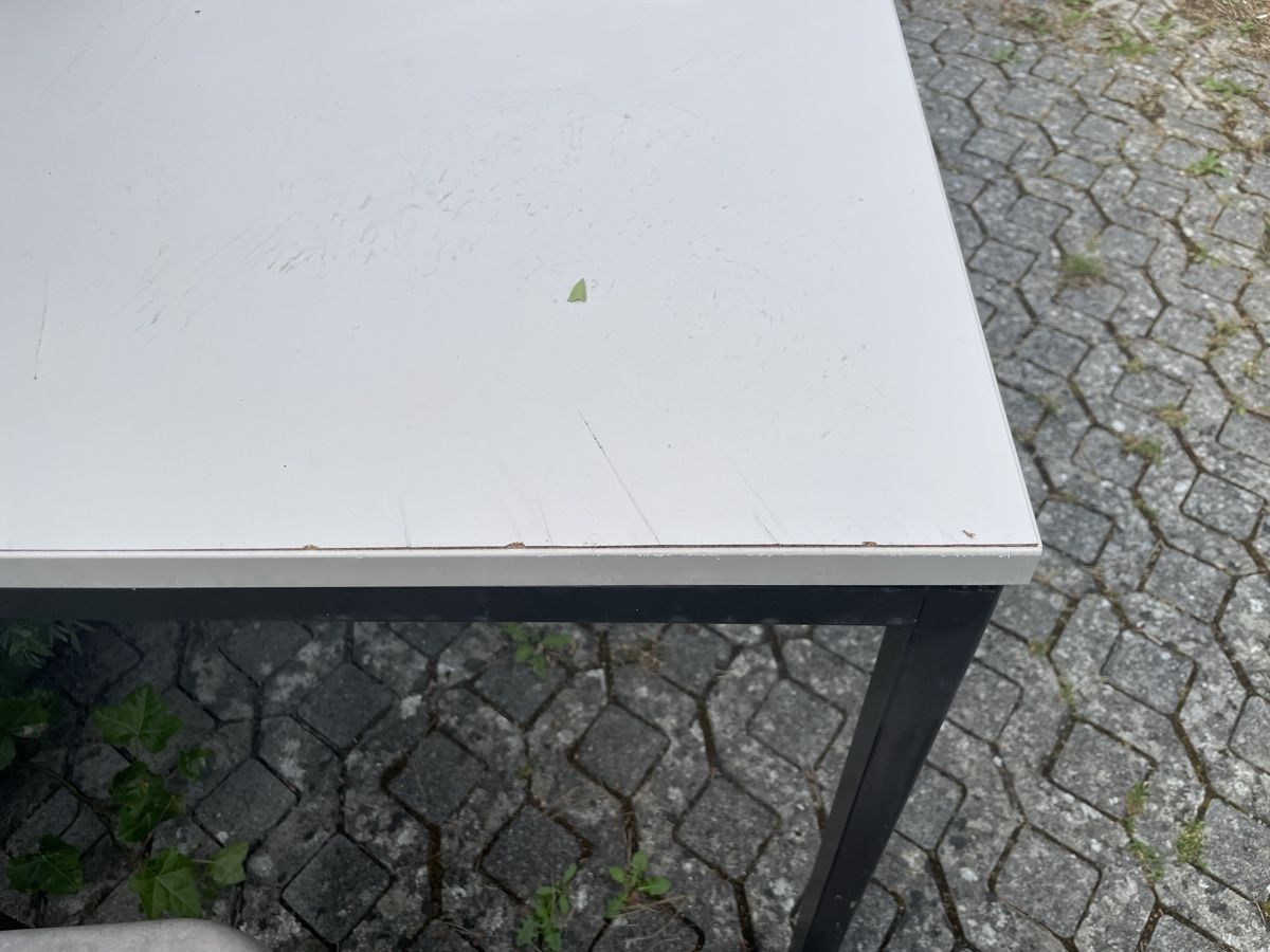 Scrivanie: GRATIS: gebrauchter Bürotisch mir Metallgestell – Usato da Berg TG venduto da Gianeja 2