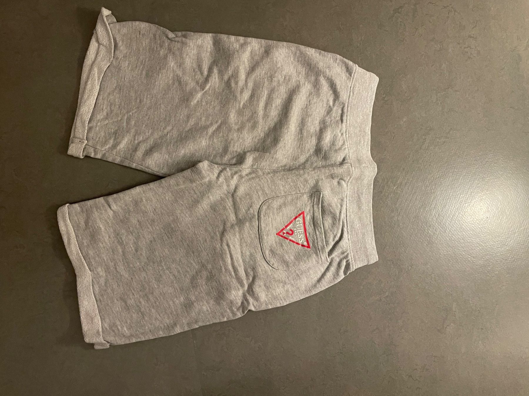 Guess Pantaloni: Guess kurze Hose – Usato da Zürich venduto da Ivona3 2