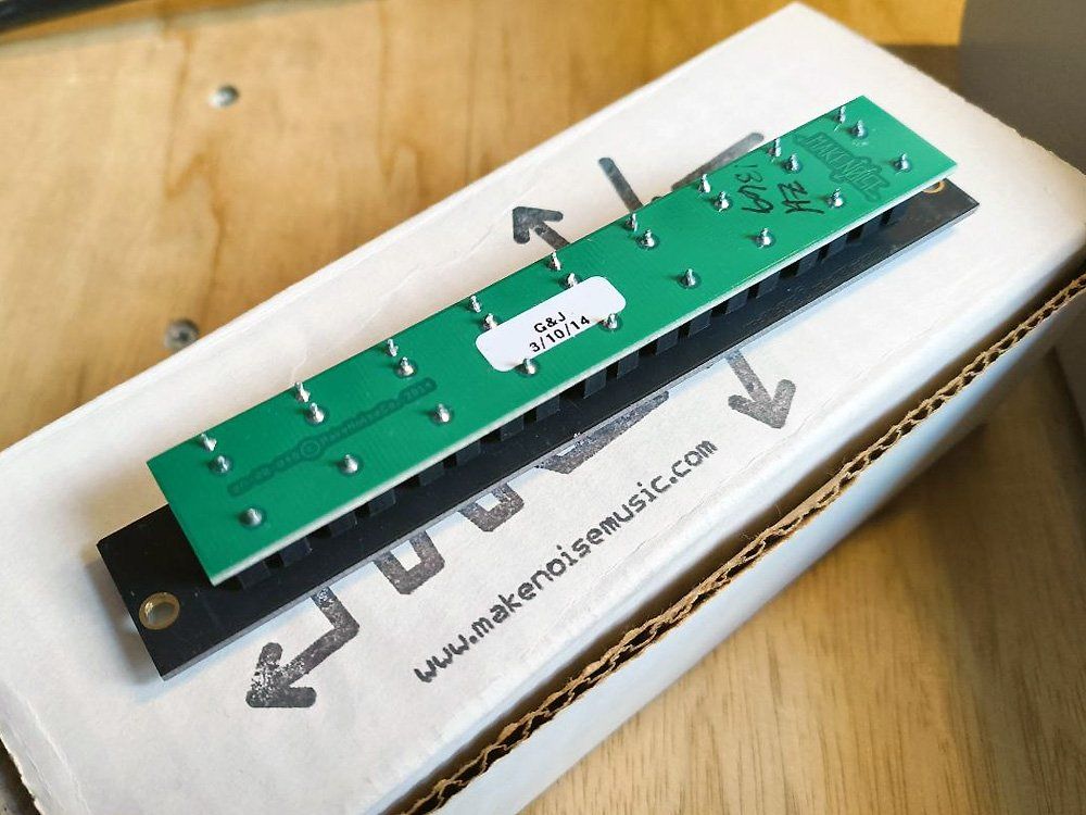 Strumenti musicali: Make Noise Mult - Eurorack Multiple – Usato da Knonau venduto da Deralexan 1
