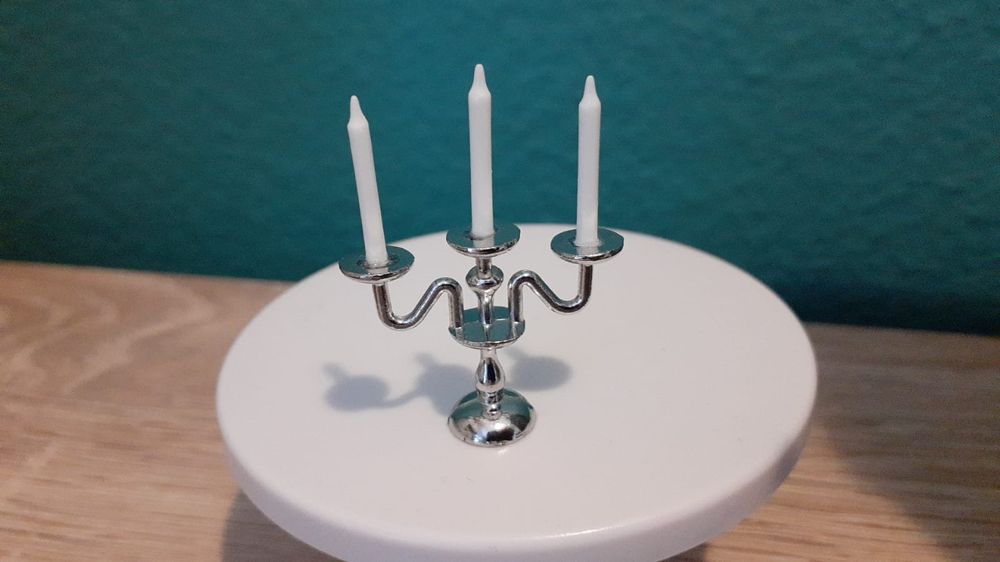 Melody Jane Puppenhaus-Kerzenständer Mit Kerzen – Silber, Maßstab 1:12, Für Detailverliebte Miniaturen