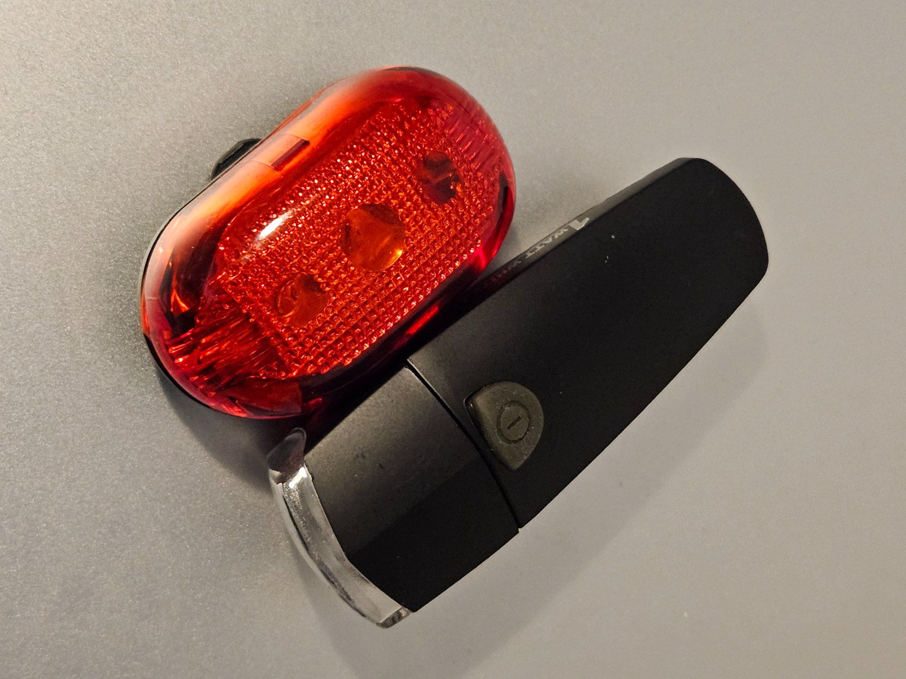 Pezzi di ricambio: Fahrad LED Leuchte – Usato da Chur venduto da Einszweidreiviermein 3