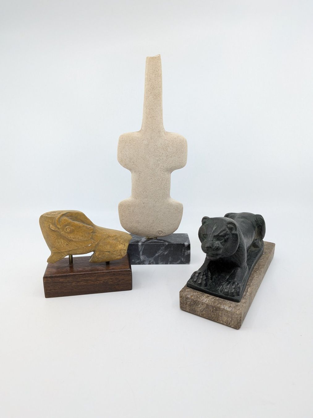 Figuren: 3 Figuren Skulpuren – Gebraucht aus Emmen von magelan