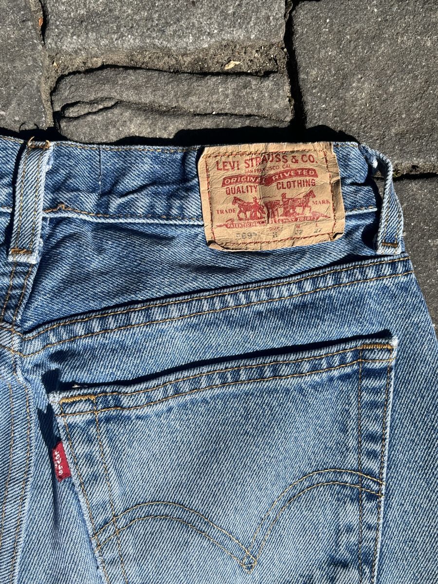 Levi's Jeans: Levis Jeans blau mit Aufnähern gebraucht – Usato da Basel venduto da vic_mc5k 5