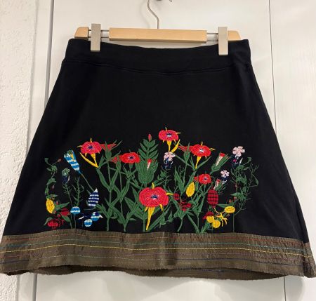 Desigual Jupe: Schwarz/bunt, Blumenstickerei, Gr. M, Baumw.