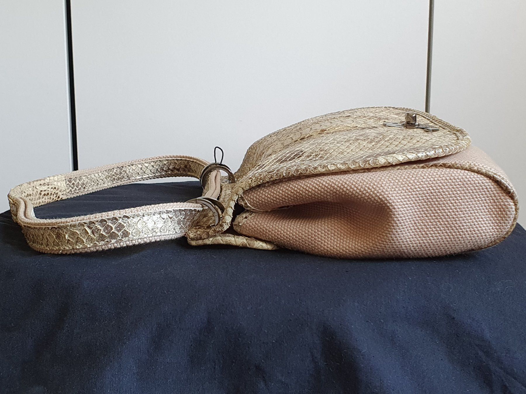 Chanel Borse da donna: CHANEL Python Hand Tasche Creme CC Logo! – Usato da Wängi venduto da Pambola 8