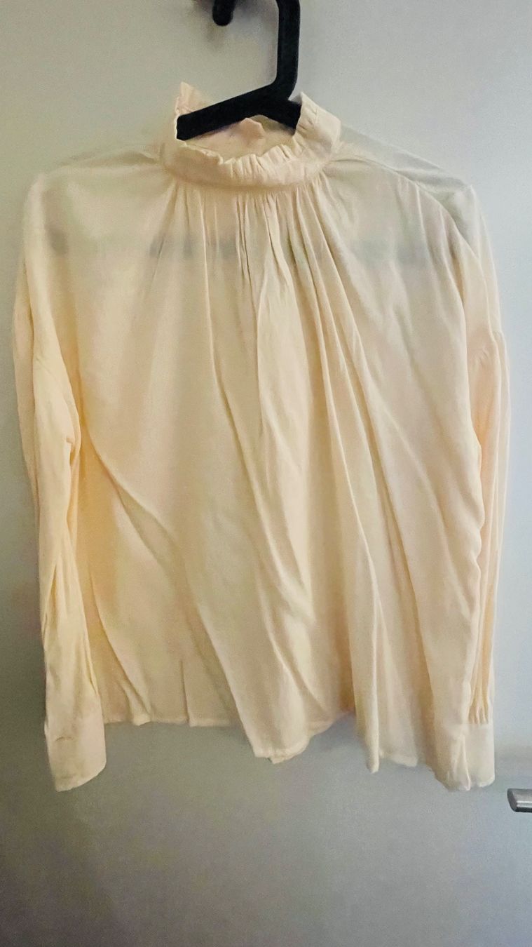 Camicette: Elegante Creme Bluse mit Stehkragen, Gr. 38 – Nuovo e nell'imballaggio originale da Zürich venduto da Alpen209 1