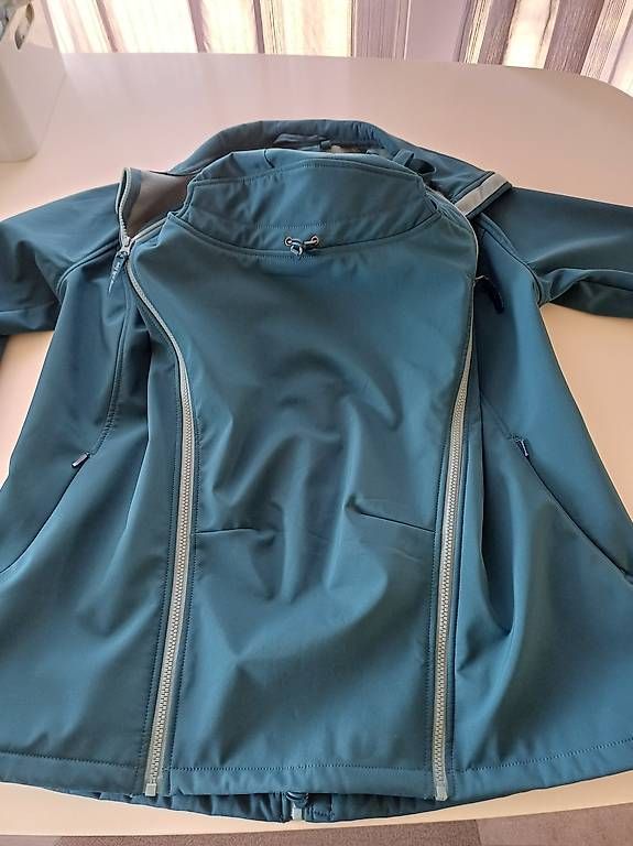 Mamalila Jacken: Veste Mamalila portage bébé – Gebraucht aus Les Bioux von jsr_6b6h