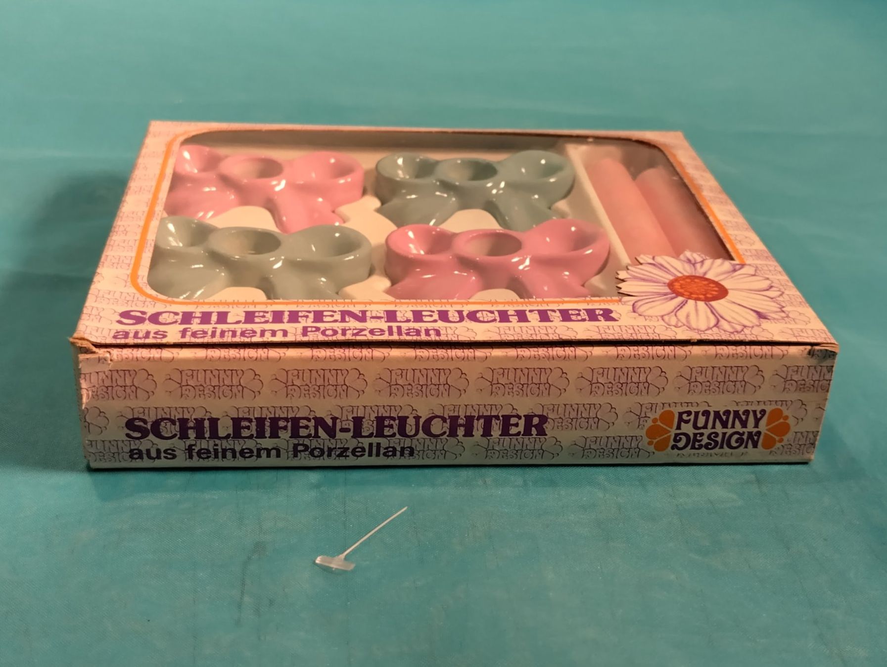 Portacandele: 4 Schleifen-Leuchter und 4 Kerzen – Nuovo e nell'imballaggio originale da Bellach venduto da JingleCherry 1