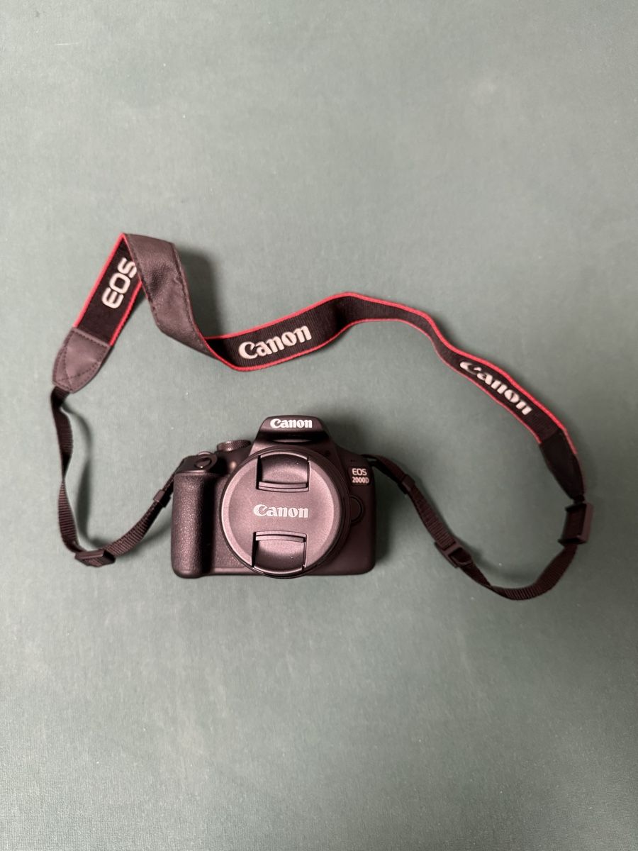 Canon Fotocamera: Canon EOS 2000D – Nuovo (secondo la descrizione) da Winterthur venduto da lin_5f3h 2