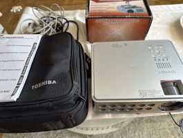 Toshiba TDP-D2 Projector DLP with support