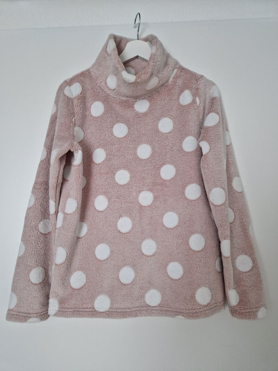 Negligees & Pyjamas: Pyjama Shirt / Plüschpyjamas – Gebraucht aus Bülach von Recherchieren 1