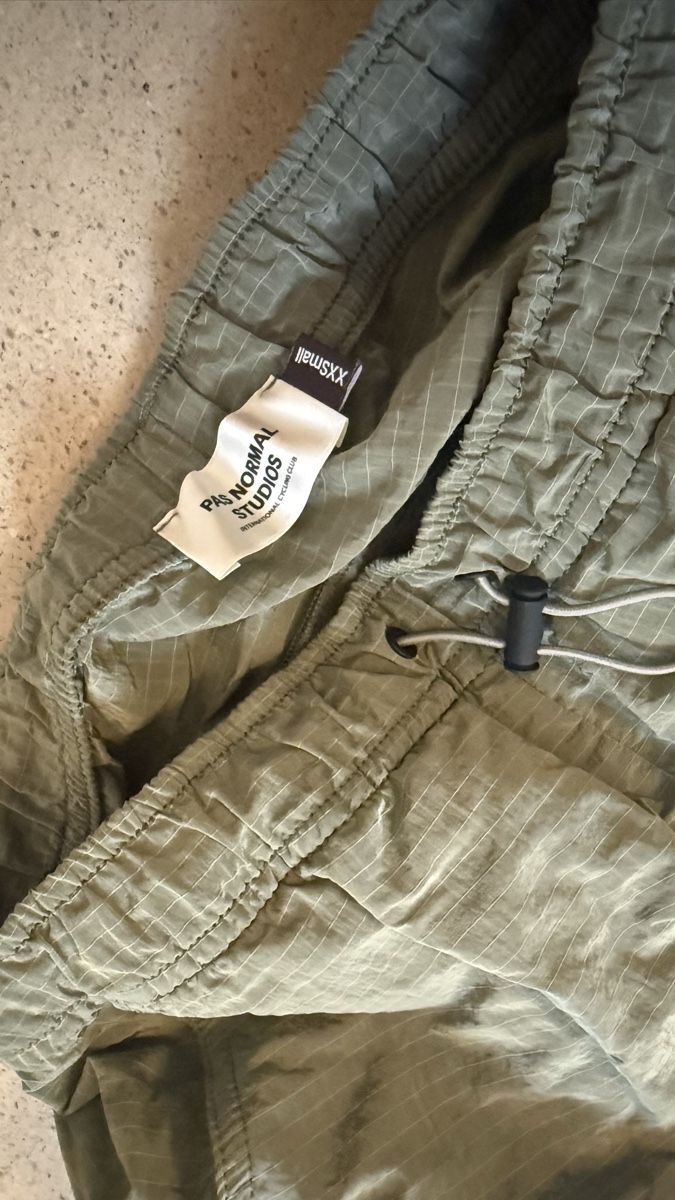 Pas Normal Studios Pantaloni: Pas Normal Studios Shorts olivgrün Grösse XXS – Usato da Zürich venduto da raissa099 1