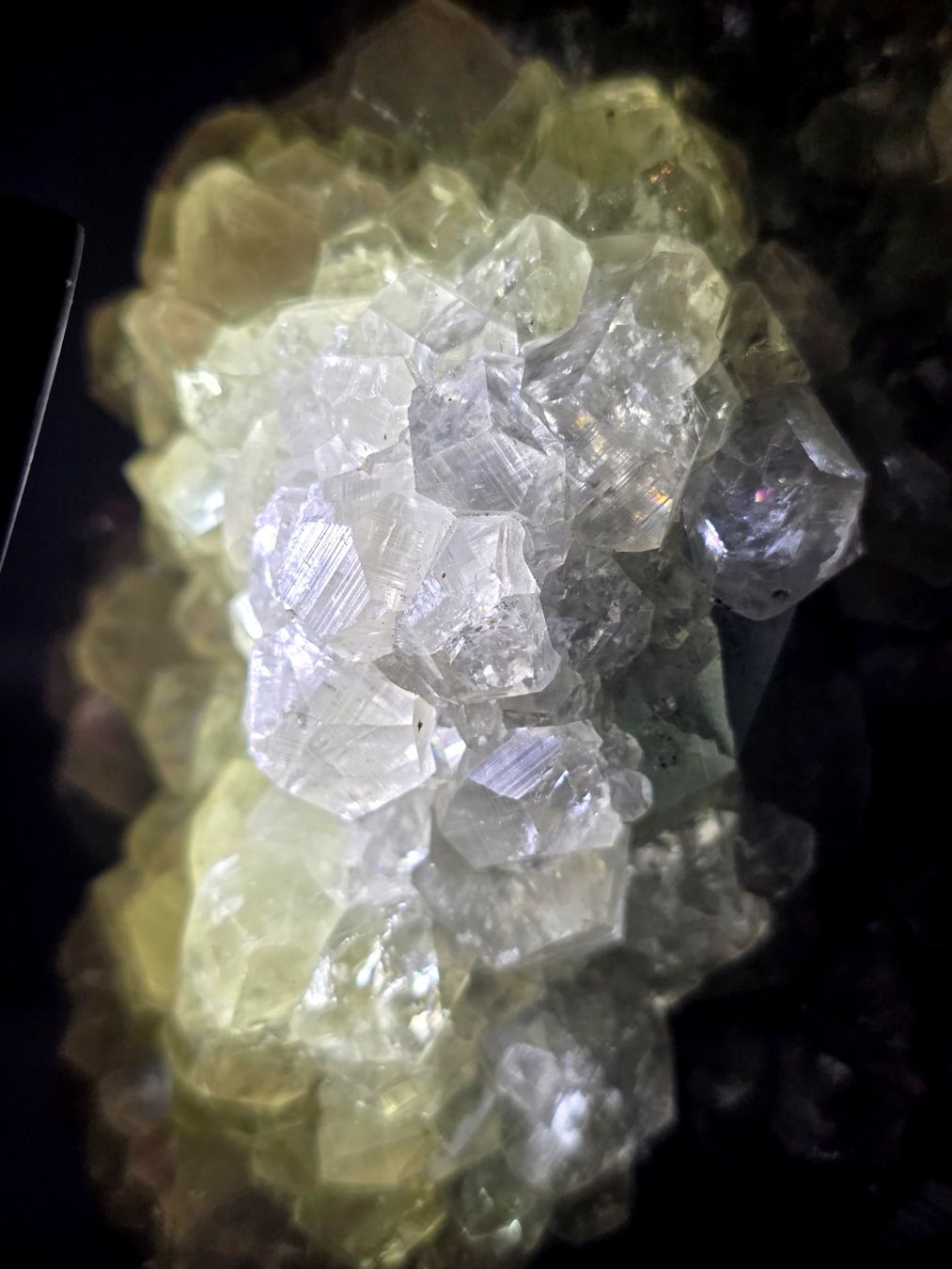 Minerali & Pietre curative: Top Fluorit-Calcit Statement Piece 1.5kg – Nuovo e nell'imballaggio originale da Matzingen venduto da Shay_Crystalz 1