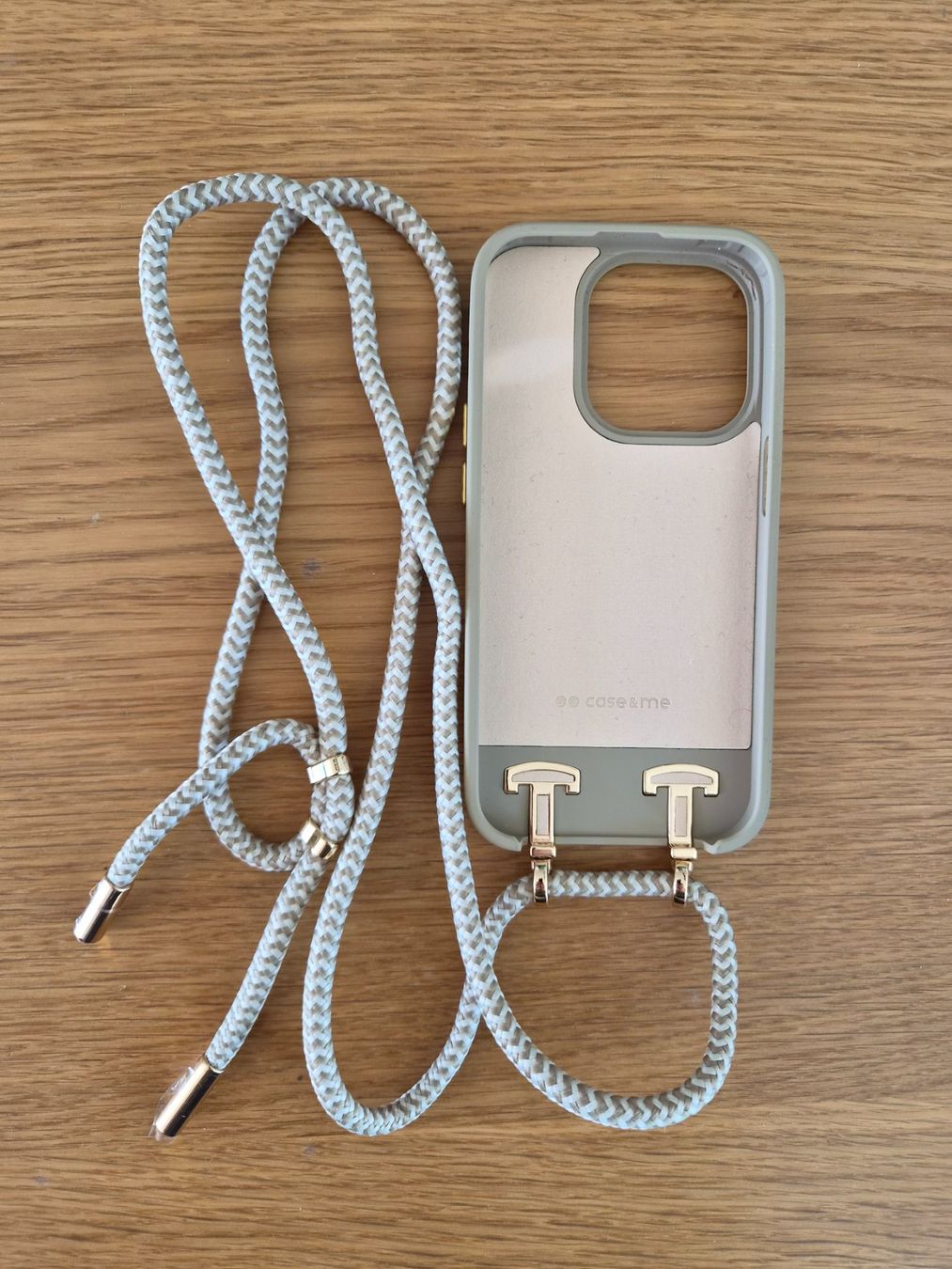 Cover & Protezioni schermo: Handyhülle iPhone 15 Pro mit Umhängekordel – Usato da Wallisellen venduto da soat 1