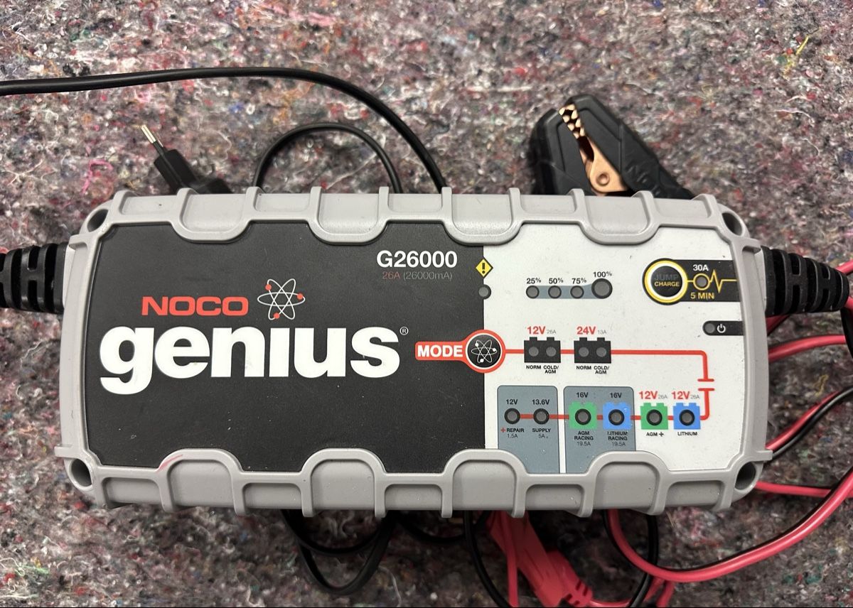 Noco Caricabatterie: Batterieladegerät Noco G26000 Genius Pro – Usato da Seuzach venduto da kat_5qwy 1