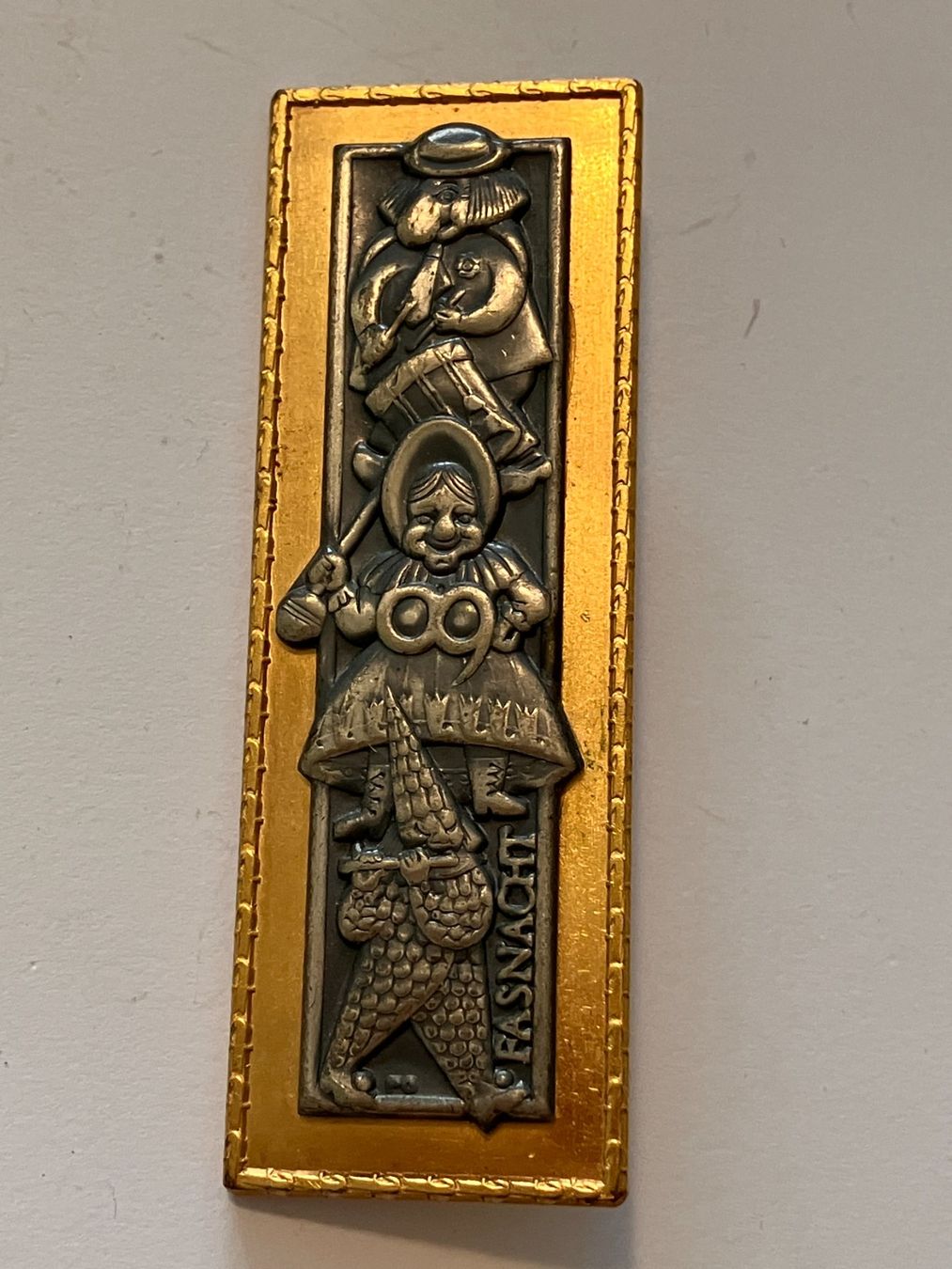 Broche Vintage En Cuivre - Blason De Carnaval Fasnacht Suisse (années 60) - Occasion